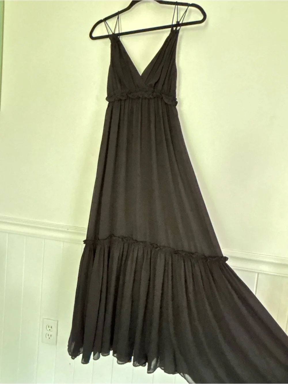 Abercrombie & Fitch Floaty Femme Black Vneck Tiered Maxi Dress Size Small N59